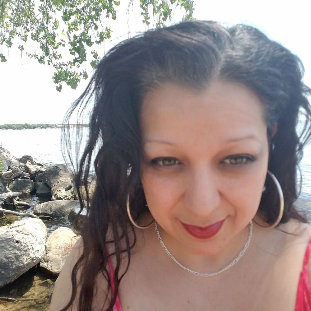 Meet your Posher, Izel